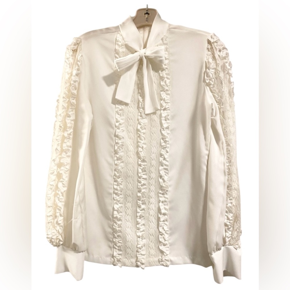 Cream / Off White Vintage Long Sleeve Blouse With Lace